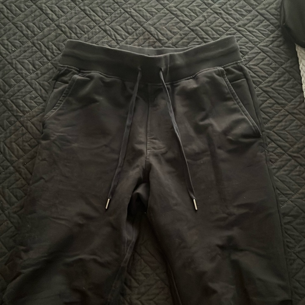 Cuts Fleece Joggers Size small